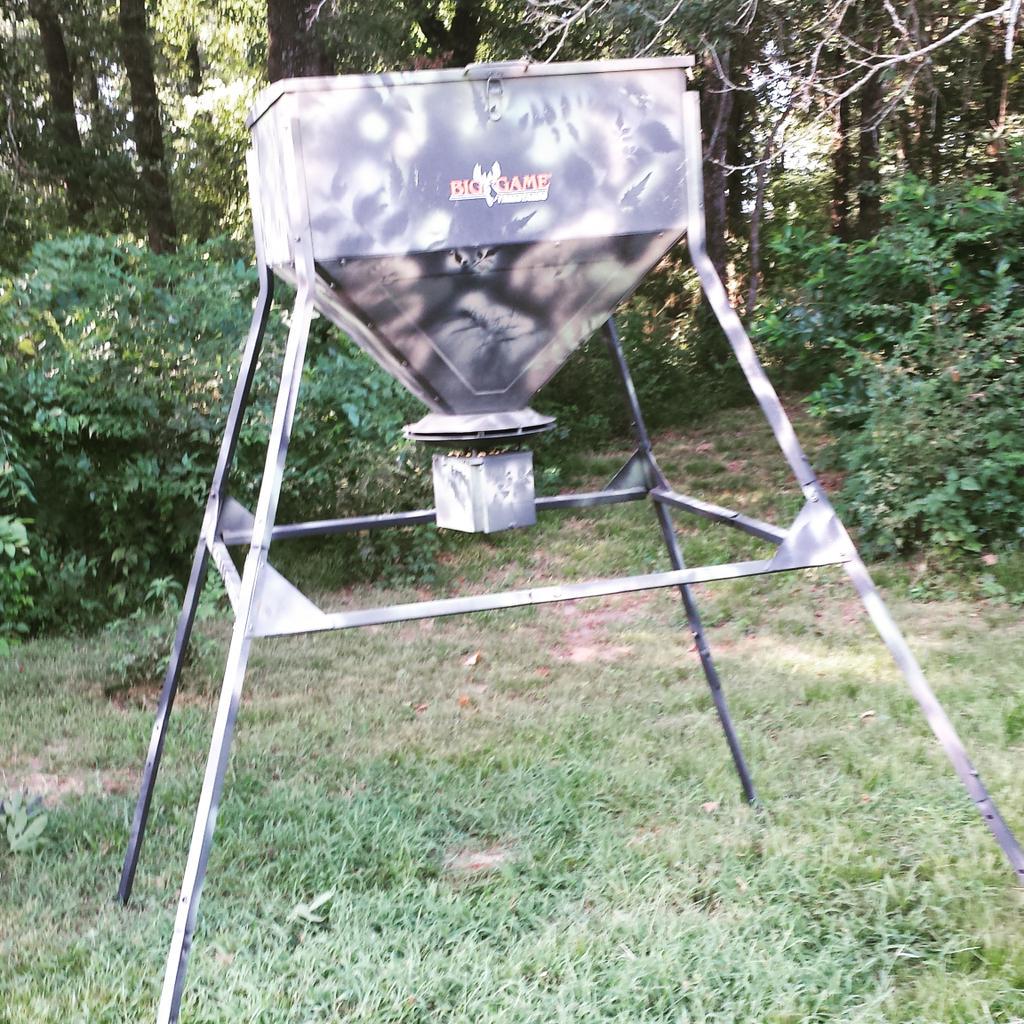 Jerry78Rhodes's tweet photo. My custom painted Big Game Feeder. #biggamefeeders http://t.co/tXI9mYcG86