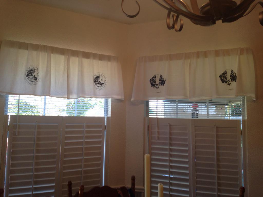 ebeth266's tweet image. Tea towels for curtains, yes please . #magnoliamarket#joannagaines#chipgaines#magnoliamom