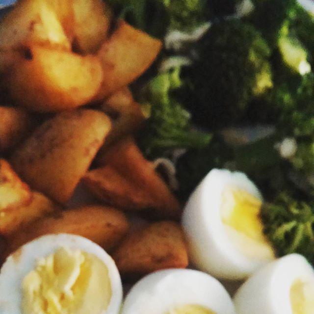 hormonarse's tweet photo. Dinner is served #cleaneating #squats #leanout  #diet #richpiana #kalimuscle #adidas #repforrep #sunsoutgunsout #fi… http://t.co/szuWvZYiv8