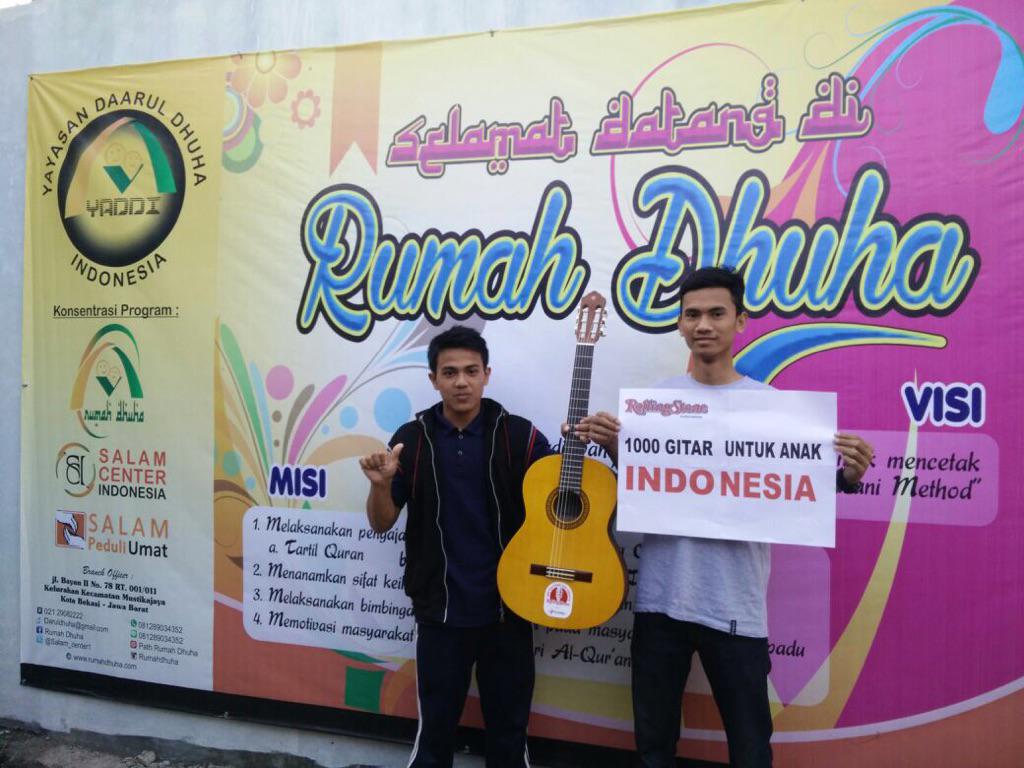 MTS Attaqwa 04 Yayasan Attaqwa Bekasi menerima donasi gitar dari <a href="/RollingStoneINA/">Rolling Stone INA</a> di hari pertama sekolah.