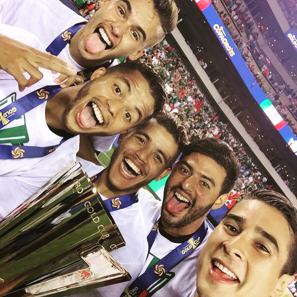 11carlosV's tweet photo. Campeones 🏆🏆🎉🎉🎉🎉 http://t.co/9trrJb2vaJ