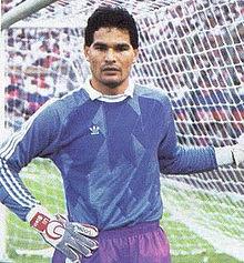 Happy 50th birthday to former Paraguay \keeper José Luis Chilavert, he scored more than 60 goals in his career. 