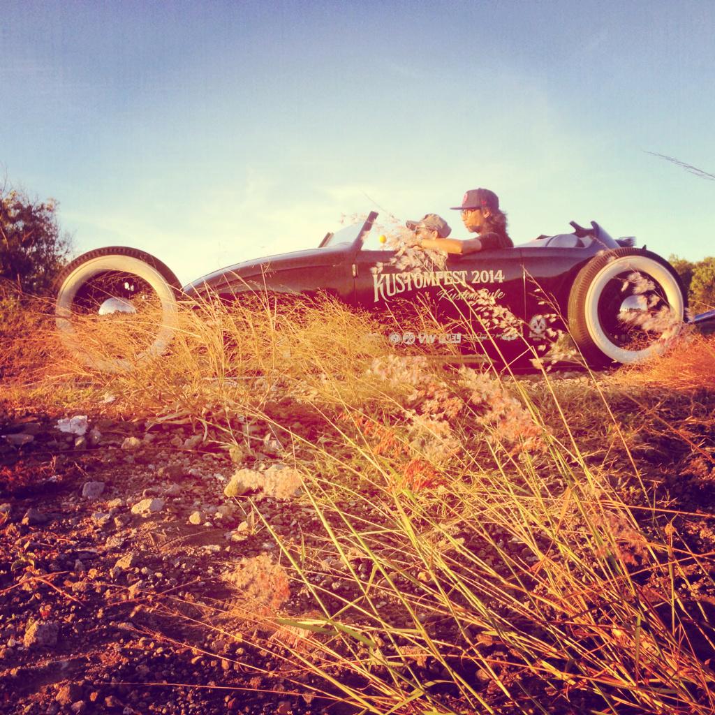 senin siang matahari menyengat ! pantang surut kerja keras ! #kustomfest #indonesia