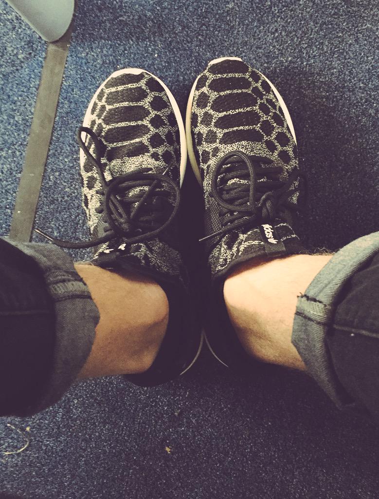 alpha_noir_clo's tweet photo. Monday morning grind with those tubular runner #adidas #tubularrunner #alphanoir @adidasoriginals @adidasrunning http://t.co/hQfX4k2MoX