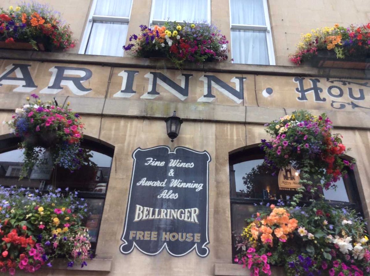 FranDSmith's tweet photo. #Typography  #Handpaintedsign spotted this in #Bath while passing through... http://t.co/0OTHFaEkcA