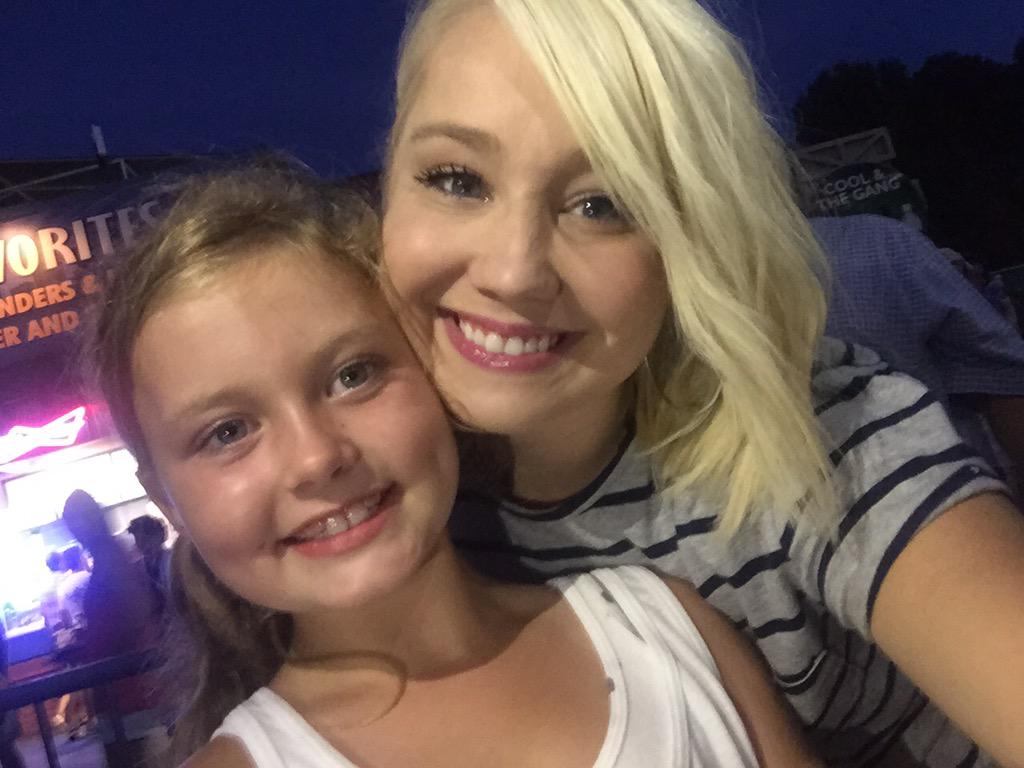 dawnhooper67's tweet photo. #mollylovesraelynn #newnumber1fan http://t.co/iaHyeFdVYg