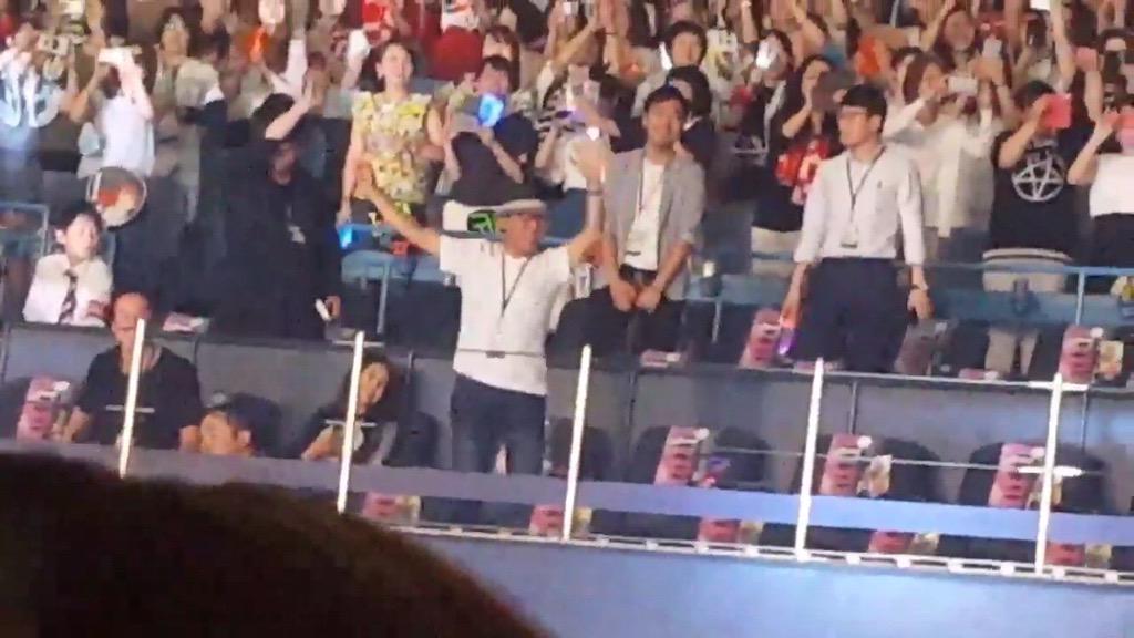 Jaemjen00z's tweet photo. SM BOSS hahahaha😂😂😂

cr hinatori318 v:燃烧生命的沁沁 

#SMTOWN http://t.co/AdTLcuE4bM