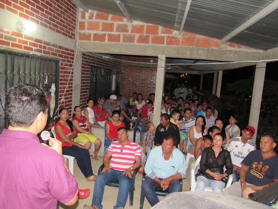 RensonMartinezP's tweet photo. Seguimos visitando y escuchando la problemática de nuestra gente. Hoy reunimos con los habitantes del B. Aragüaney. http://t.co/767aspDndx