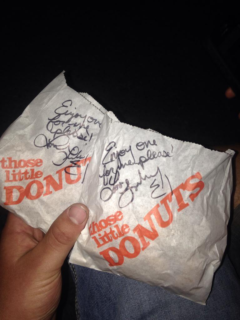 sheldonslepanki's tweet photo. Got a couple of mini donut bags signed #minidonuts #Kdays2015 #thanksgirl @lindsayell @cole_zoschke http://t.co/qOgf541zHE