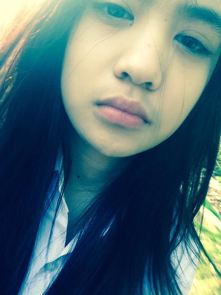 DebbyshintaZ's tweet photo. muka sekolah http://t.co/NEYBn9FNOE