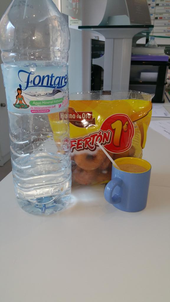 ESTHERgobu's tweet photo. Esto si es un buen compi de trabajo.Como me cuida @jucasega http://t.co/zihfcBzqXK