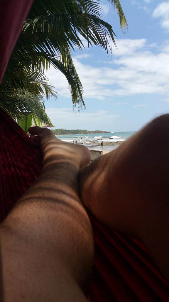 BoganLartolome's tweet photo. In hammocks or airplanes, the sky's a pretty nice view. #flyaopa #NTXaviation http://t.co/1eLYqiHAj8