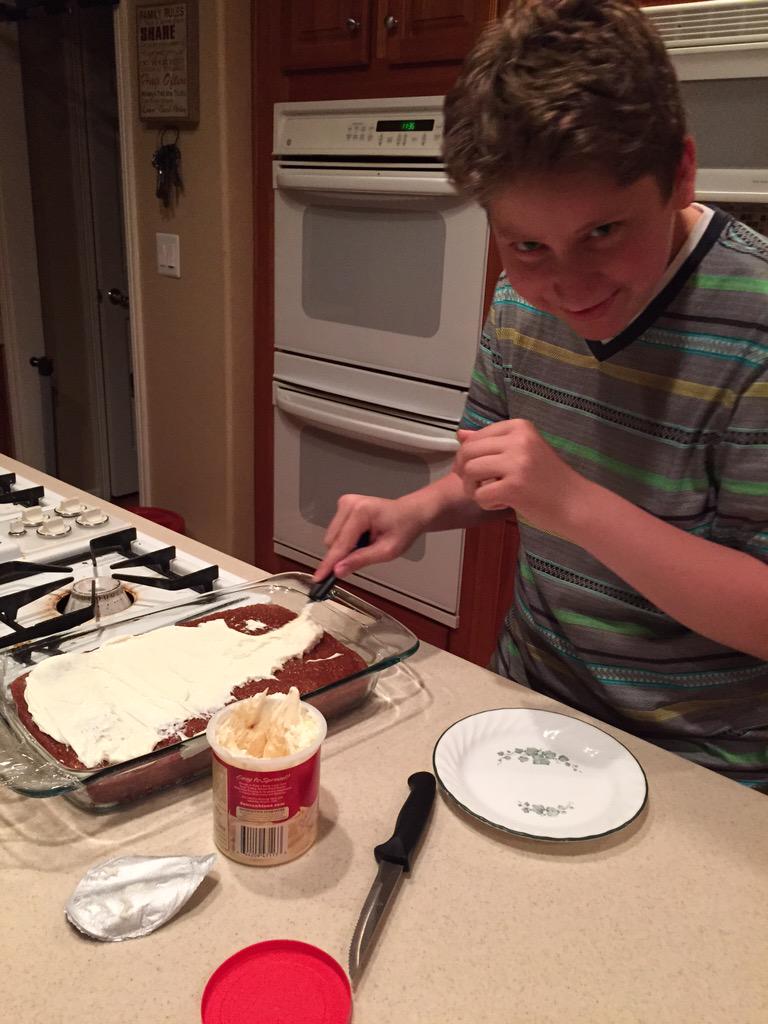 Saul_Howard's tweet photo. @aminycartoon is the creepiest froster I know. #servicecomplete #imscarredtoeatthis http://t.co/R39HvYkl2y