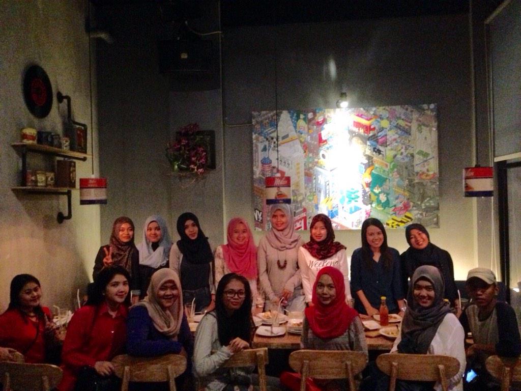 herlinheli's tweet photo. Jarang jarang bisa ngumpul gini nihh hahhaa http://t.co/Phi5QyRNjr
