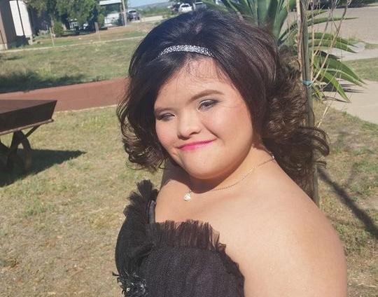 whirlevacuate's tweet photo. She Goes To Prom With The Star Athlete. But When They Arrive? Students Do The Unthinka... http://t.co/fm3xbEiGHd http://t.co/EjCbBwP00m