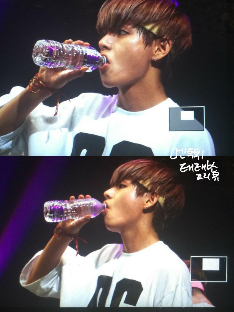 BTS_FACTS's tweet photo. Meant_To_V: 150726 TRB LA #태형 #뷔 @BTS_twt http://t.co/93agKg7XTu