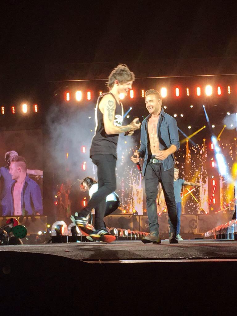 moonlightlouis tweet picture