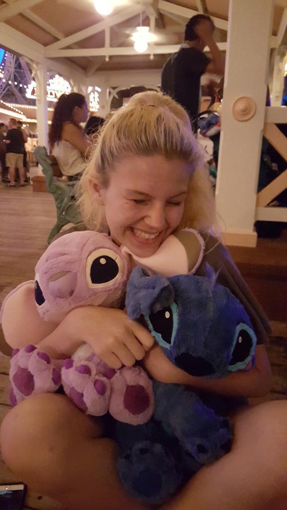 AkwardMom's tweet photo. Happy Baby... right before she gave me a hug and thanked me for being the best Mom!! ~♡~ #happiness #disneyland http://t.co/X4kD9yLiEN