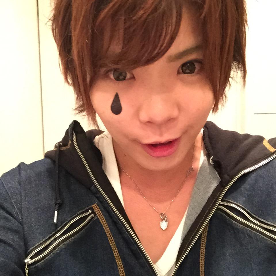 5g0fcmqcZOPZ1nO's tweet photo. みんなおはよー（≧∇≦）✨
世界の終わりのくれない★わたるです😁！
今日はホストTVさんの撮影がありました😝！
今回のジョー先生企画まぢおもしろいw
ばかばれるけど😑
UPされたら是非みてねん😁✨
おやすみん😪💤 http://t.co/pUQGLASkXW