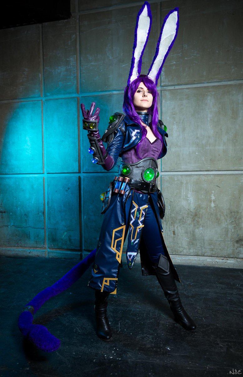 MiyabiCosplay's tweet photo. I'm back! Here's a pic of my Liara cosplay :) http://t.co/0CU0NmIO5G