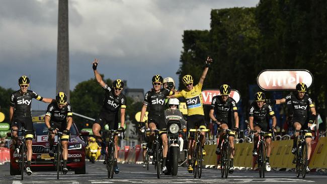 Congrats to @chrisfroome on becoming the 1st Brit to win 2 Tours! This pic sums up what it's about! #teamgame #tdf15