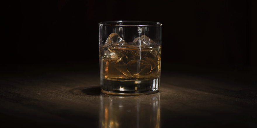 es_bourbon's tweet photo. Hace falta mucha experiencia para poder improvisar grandes noches. #FourRoses http://t.co/CX6yv6Boo2