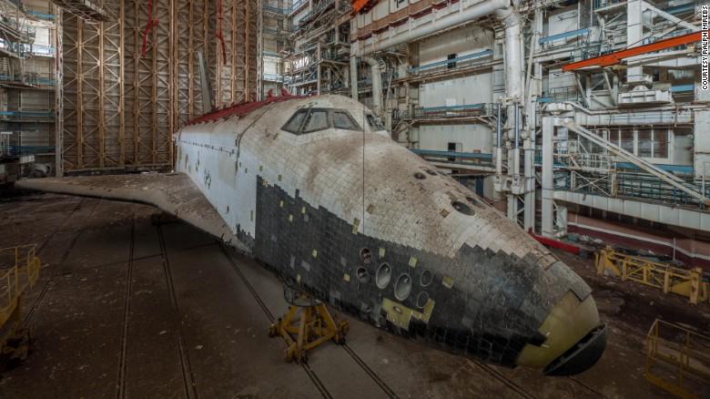 Breathtaking ruins of Soviet space shuttle program #Kazakhstan buff.ly/1Kt50GV