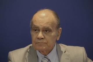 i_newspaper's tweet photo. Ρωμανιάς: Οι θεσμοί ζητούν διορθώσεις στο νόμο για τις συντάξεις http://t.co/iq0XfEX1Fl http://t.co/cDf3owoMFl