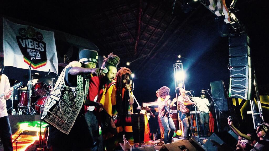 nonpaoficial's tweet photo. Así termino... Luciano, Nestor &amp; Julian cantando #OneLove en el @VIBESFestival ! Gracias la banda que impuso localía! http://t.co/2ulIApFGF3