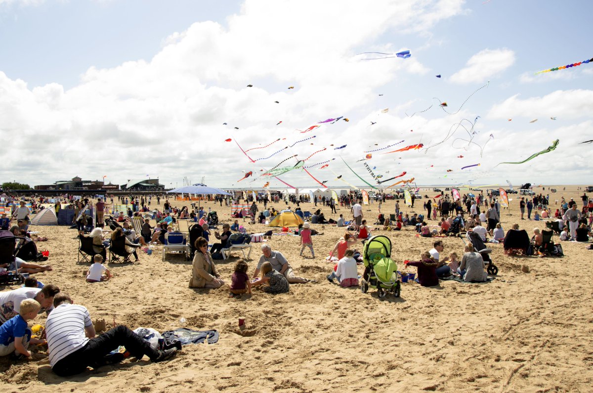 gorgeous_guides's tweet photo. Great weekend for St Annes-on-Sea!
#stannesonsea #kitefestival #thegorgeousguide http://t.co/ZJe92u6da1