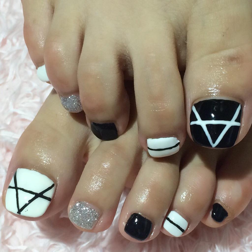 minnail1005's tweet photo. 今日のお客様♡
フットネイル♡
ありがとうございました！！

#フットネイル #護国寺 #ネイルサロン http://t.co/mat23HDFxe