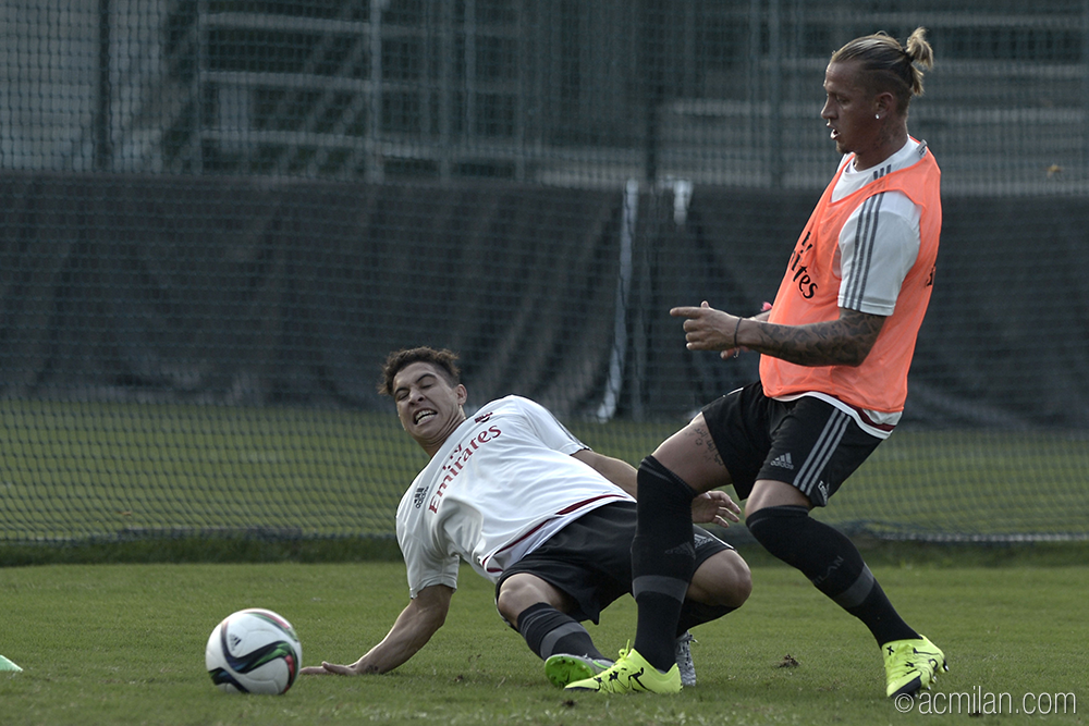 acmilan's tweet photo. Never stop training! 
#weareinChina http://t.co/jNMi3uHmAX