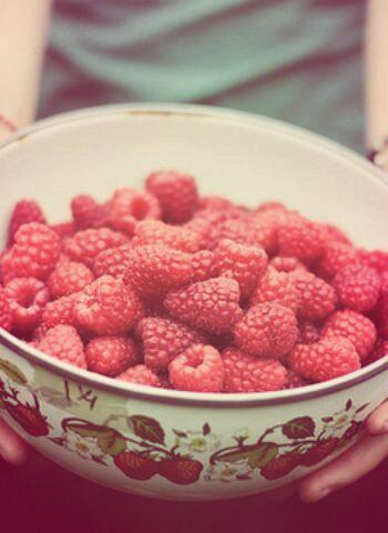 MashulkaLove's tweet photo. #малинка
#вкусняшка
#любовь моя http://t.co/eNBWf73ikg