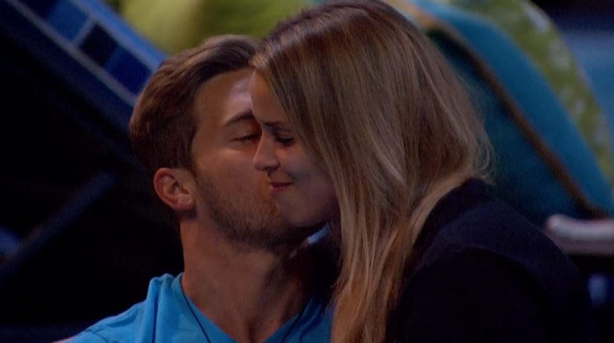 daiIybb's tweet photo. Shelli and Clay Made up #BB17 http://t.co/xe3hV8mGaG