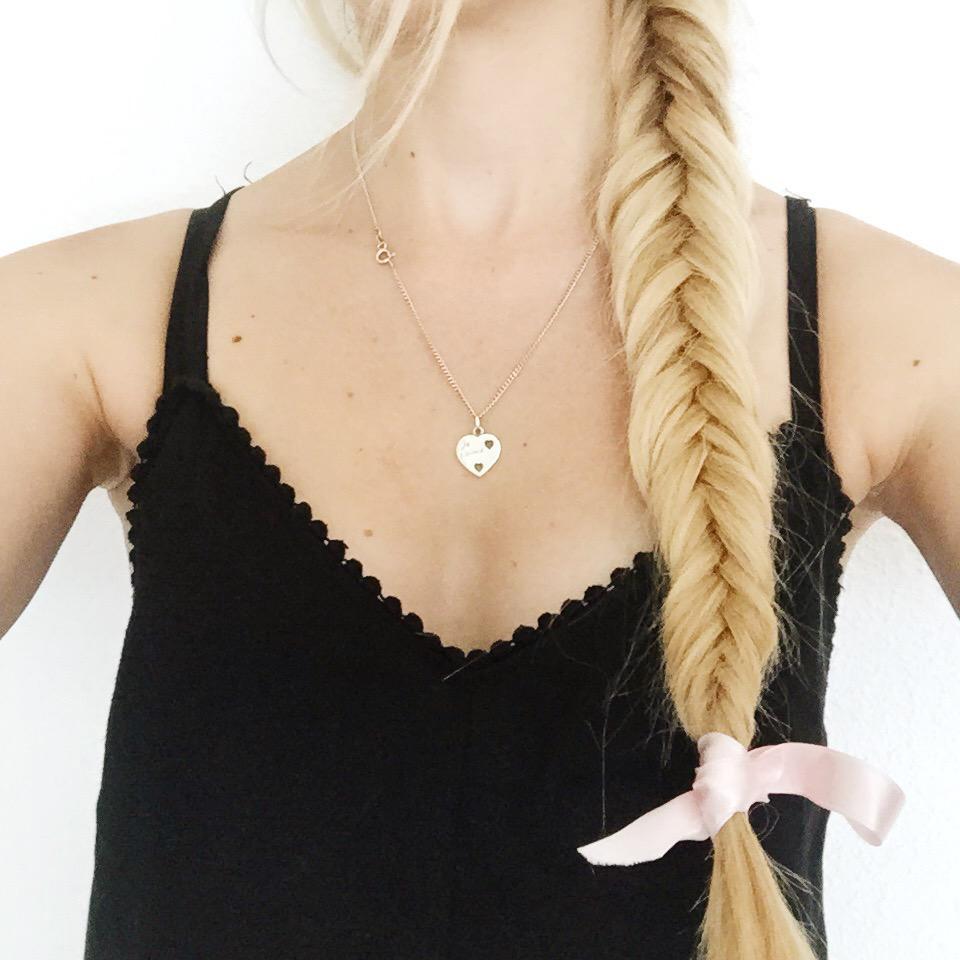 JessInSeptember's tweet image. 4 ans que j'essaie la tresse épi de blé ! Il était temps 😁