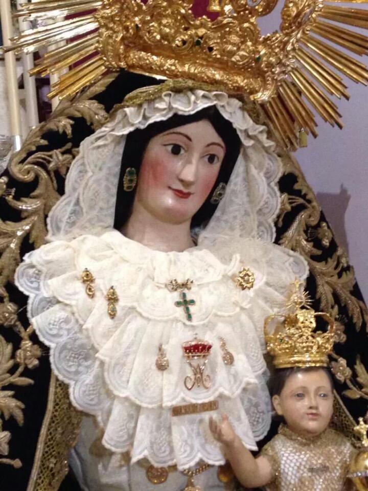 sevillasanta1's tweet photo. Virgen del castillo coronada patrona de lebrija (se cree que puede ser del siglo XII de autor desconocido) http://t.co/AdtM5sksln