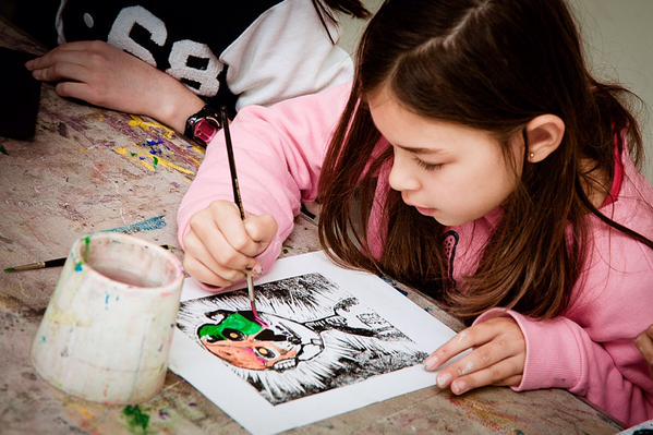 _artencounters's tweet image. Printmaking fun in our Mixed Media Art Discovery class! Click to book online bit.ly/1geC1tA