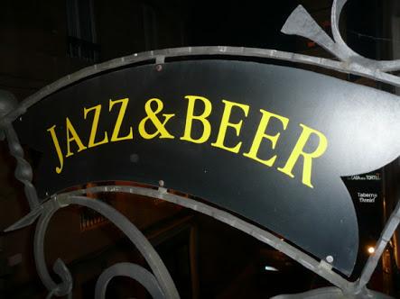HOB_Solo's tweet photo. Monday Night..
with live music by : Music Nutrient
start @ 8 pm.
no need to buy a ticket, 
"jazz by a beer." http://t.co/139nB1xR6t