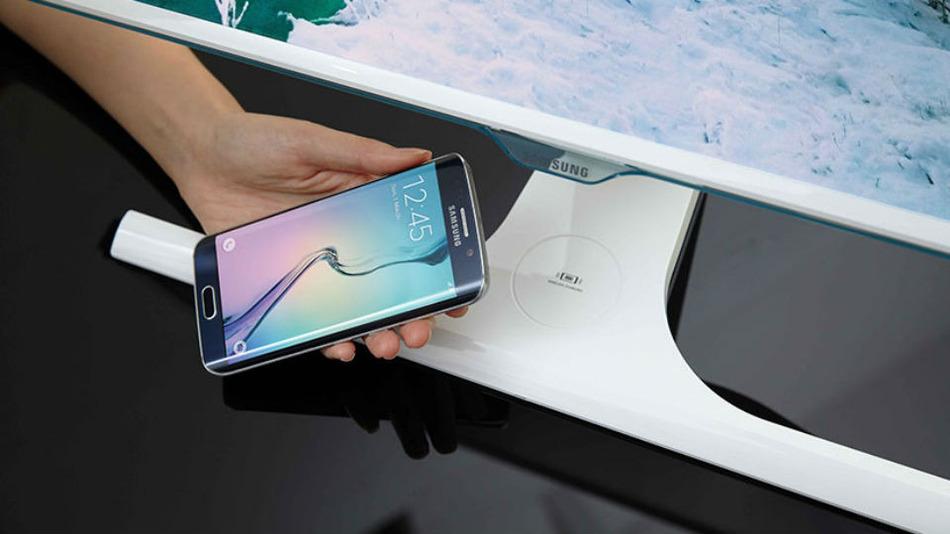 mashable's tweet image. Samsung's new monitor will wirelessly charge your smartphone on.mash.to/1D5hotY