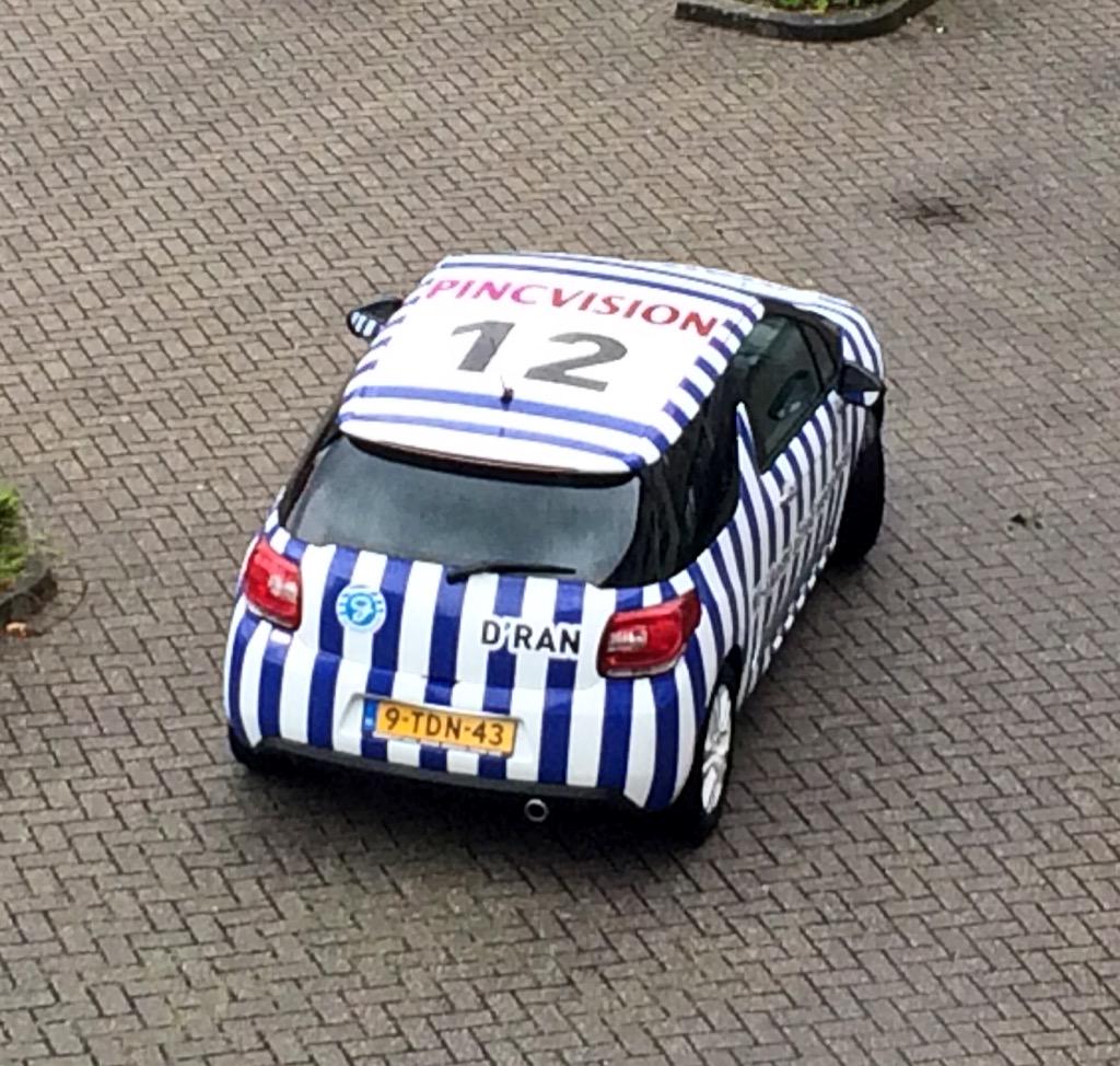 Gespot! Mooie zebra auto met nog mooier dak 😉! #zoekdezebra