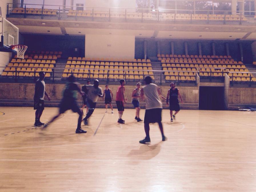 Laureus_sa's tweet photo. All #PPIcamp15 participants playing basketball #lead4peace #sportforgood @peaceplayers @LaureusYES http://t.co/2L30JihhN0