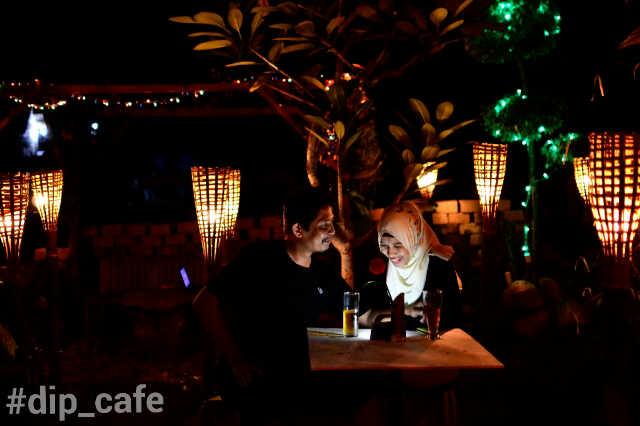 Ayo warga buton yg selalu berada di pasar wajo mampir lah di DIP_Cafe susananya keren, indah dan orang2 baubau lah