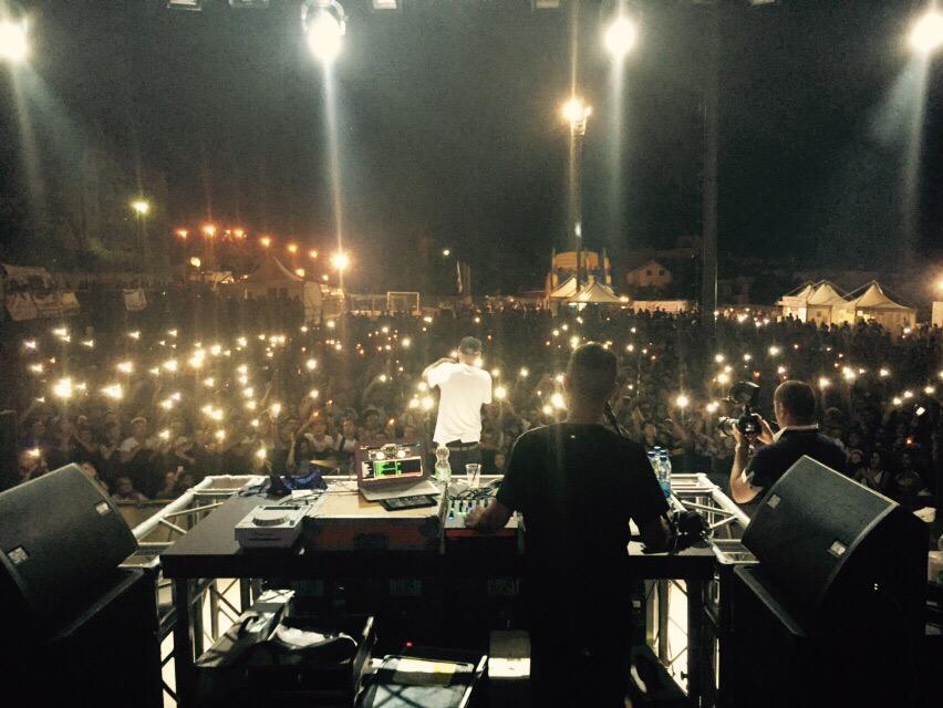 thaurusmusic's tweet photo. #MiracoloTour @CLEMENTINOIENA @ty1official 1❤️2 : @RoccoHunt @BOOMDABASH @mamamarjasREAL @TheRivati #Solofra #Laterza http://t.co/Ht1pqzF02h
