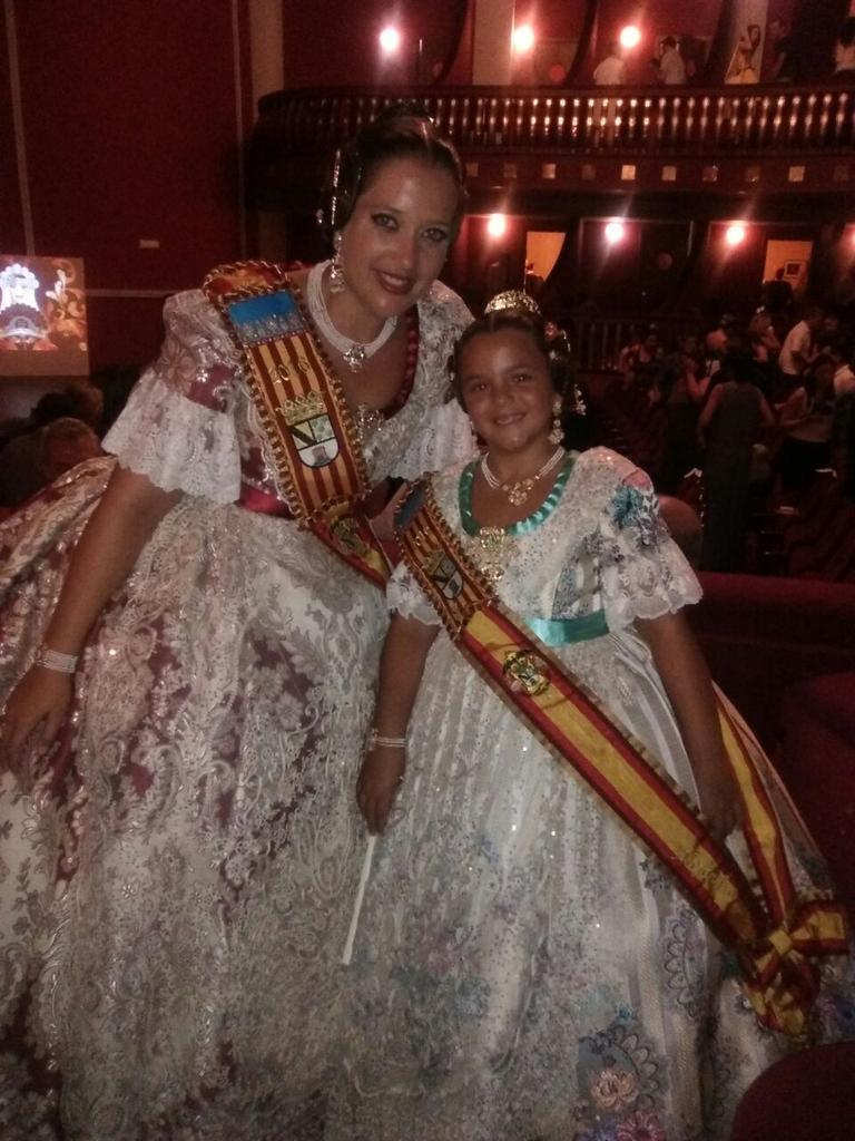 FallesDenia's tweet photo. Junta Local Fallera , va acudir a la Presentació de les Fm i Dames d'Honor a Elda. #fallesdenia16 @JCFallas_Elda http://t.co/DKMzjfvBGc