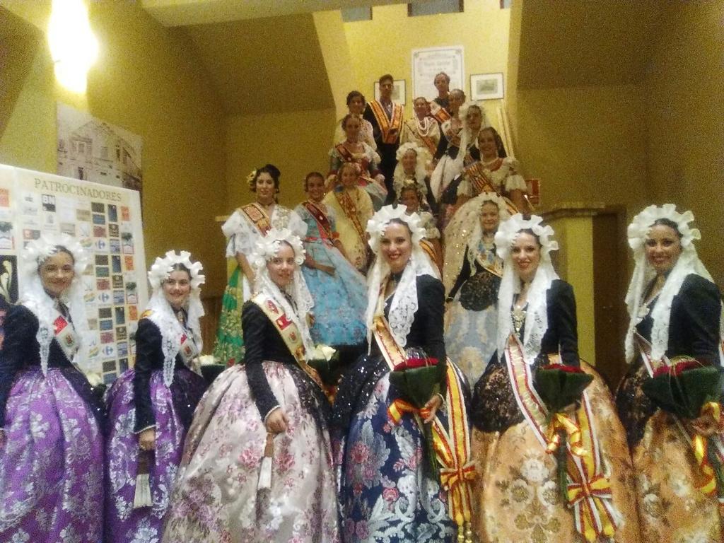 FallesDenia's tweet photo. Junta Local Fallera , va acudir a la Presentació de les Fm i Dames d'Honor a Elda. #fallesdenia16 @JCFallas_Elda http://t.co/DKMzjfvBGc