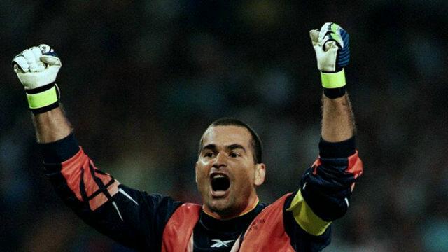 Happy birthday to former goalkeeper Jose Luis Chilavert, scorer of 62 goals. The Paraguay legend turns 50! 