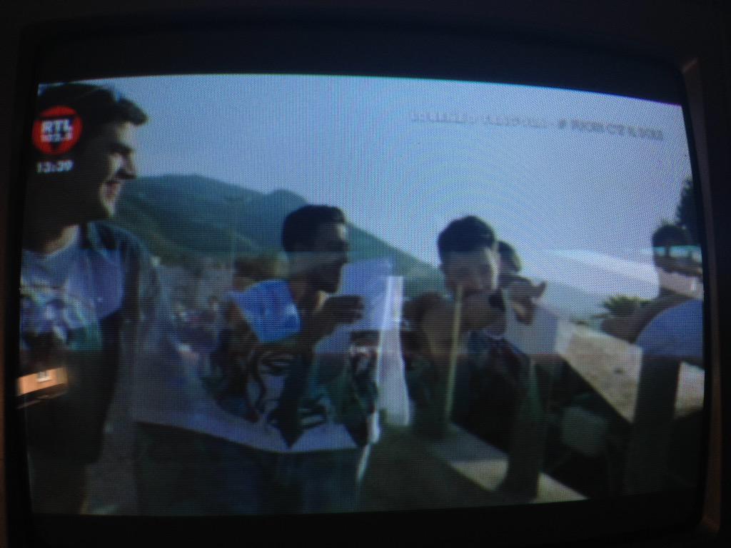 Sandu4Nicoletta's tweet photo. Ma tu guarda chi c'è! #fuoriceilsole @fragolaofficial http://t.co/DtUnevAfxw