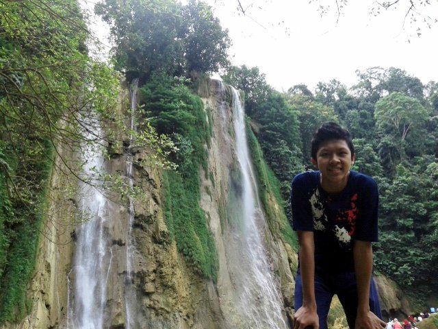 fardhanMA's tweet photo. Curug Cikaso, Sukabumi http://t.co/IHQ5r7HBkL