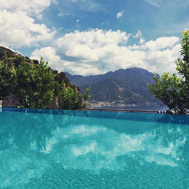 FeelingItaly's tweet image. InstaPic by catherine_bradfield7: #jumpin #poolcool #infinitypool #luxurylife #luxuryvilla #amalficoast #amalfi #ig…