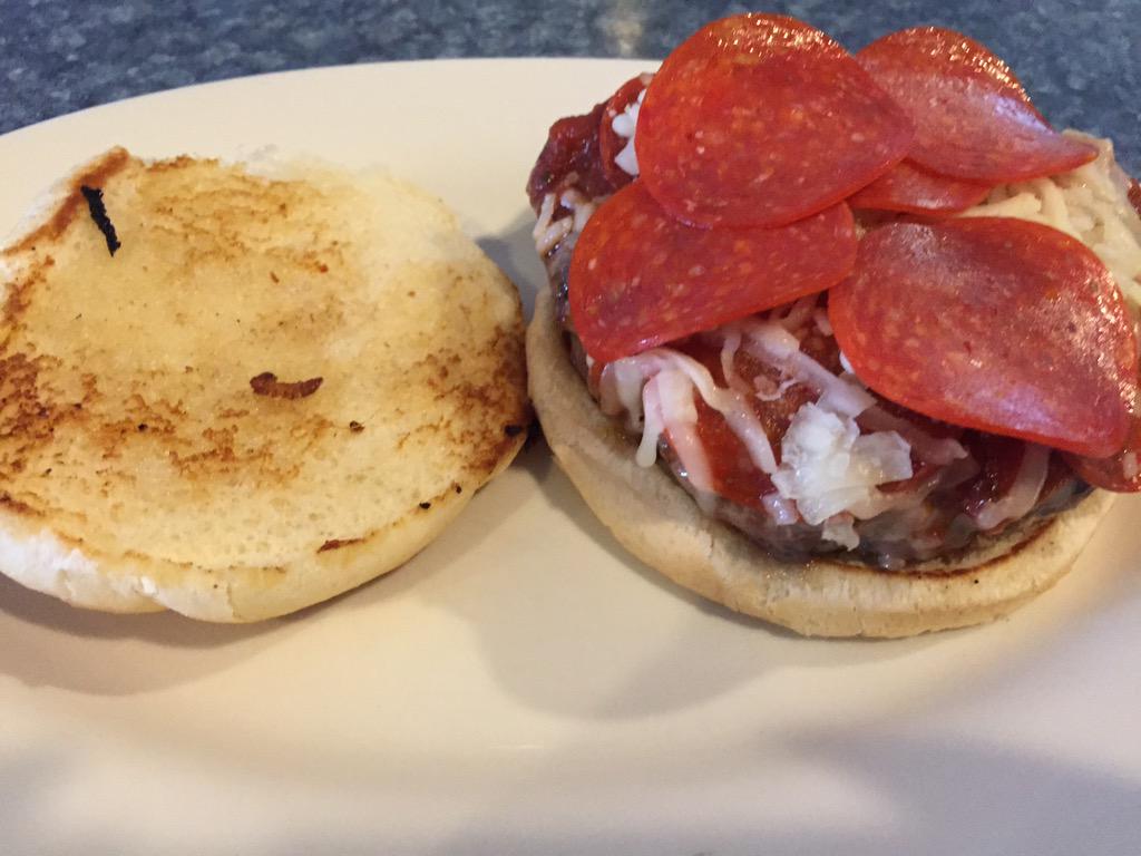 ChezVachon's tweet photo. Pizza burger!! http://t.co/nZj9k2gV7V